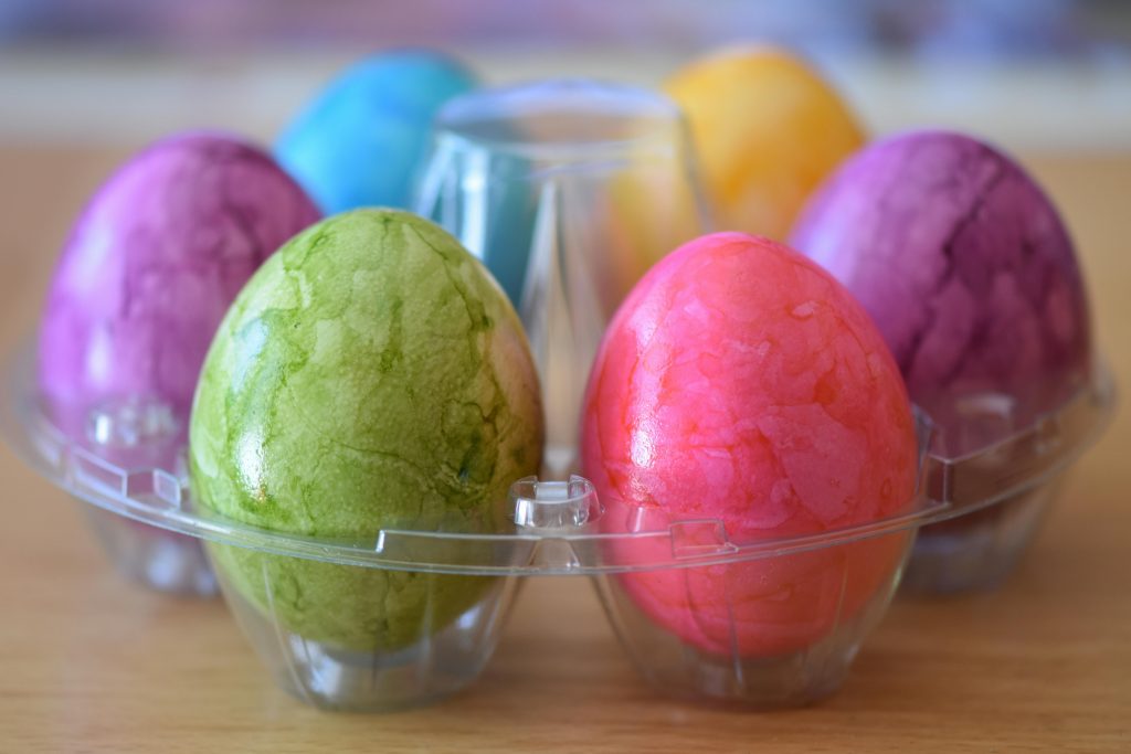 decorate easter eggs